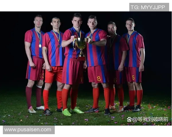 足球明星锋线高清图片展示引领球场风潮尽显风采与激情